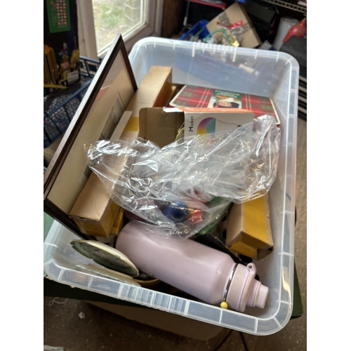 140 - Box of odds
PLEASE NOTE NOT POSTABLE