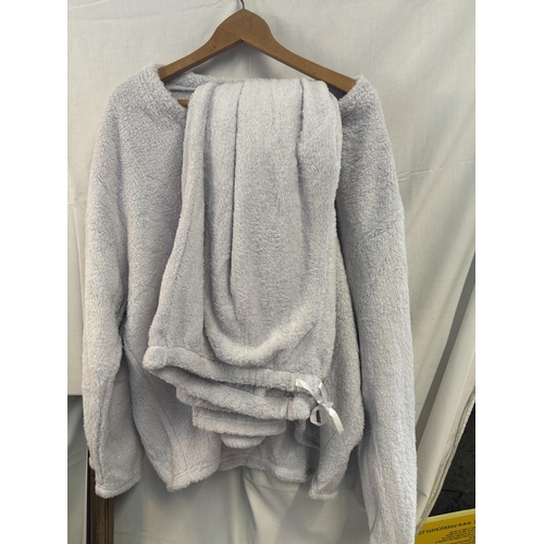 141 - Sleep set
Size 2XL/3XL