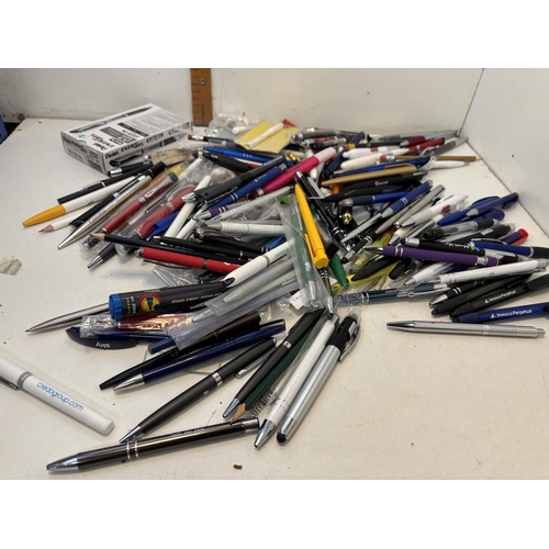 171 - Qty of pens