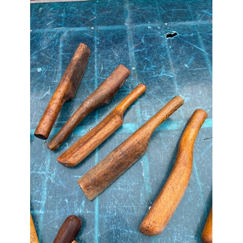 104 - Vintage lead dressing tools, wooden handles.