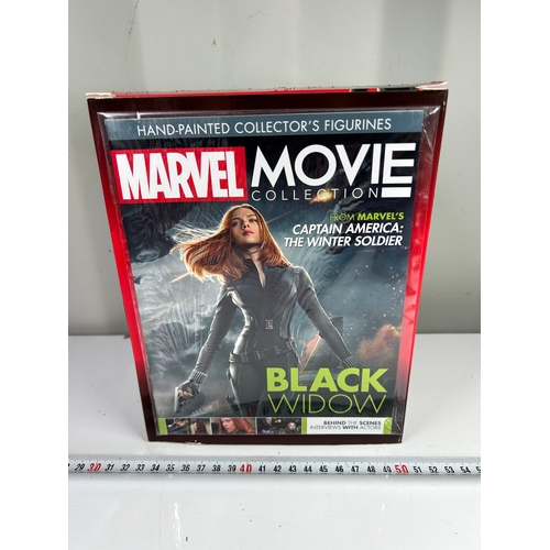 444 - 1:16 Scale Wonder Woman Figure with Exclusive Comic