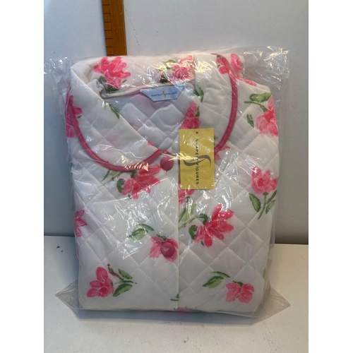 173 - Quilted floral robe with pink and green pattern, size Large.
