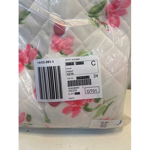 173 - Quilted floral robe with pink and green pattern, size Large.