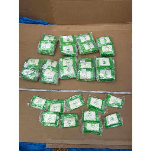 409 - Wholesale lot of 100 moisture absorber bags, ideal for reducing humidity, damp, and condensation