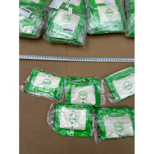 409 - Wholesale lot of 100 moisture absorber bags, ideal for reducing humidity, damp, and condensation
