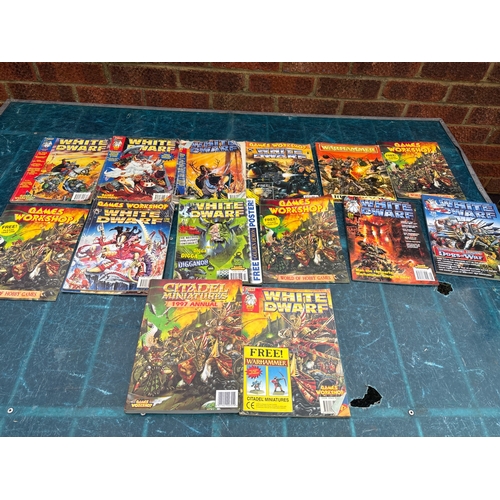 134 - 13 White Dwarf magazines by Games Workshop. Includes various issues with themes on Warhammer and rel... 