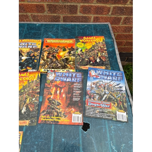 134 - 13 White Dwarf magazines by Games Workshop. Includes various issues with themes on Warhammer and rel... 