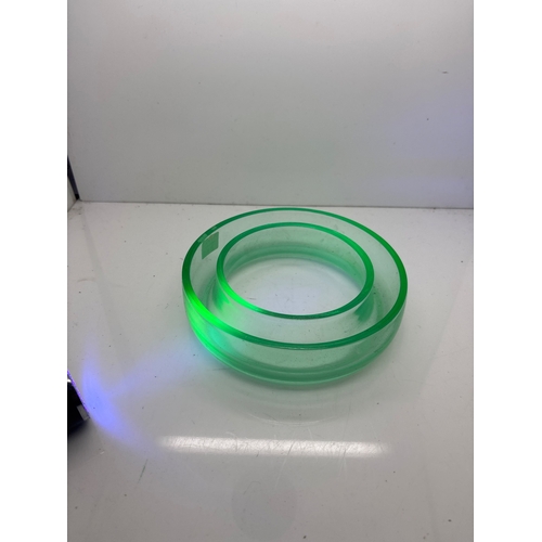 33 - Circular uranium glassware