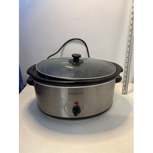 109 - Cityworks slow cooker with stainless steel design, glass lid, and adjustable heat settings. Compact ... 