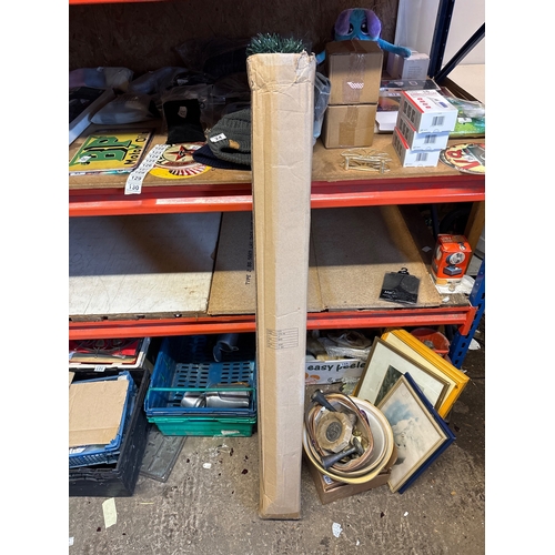 118 - 5FT green artificial tree in box. G.W. 2.5 kg.