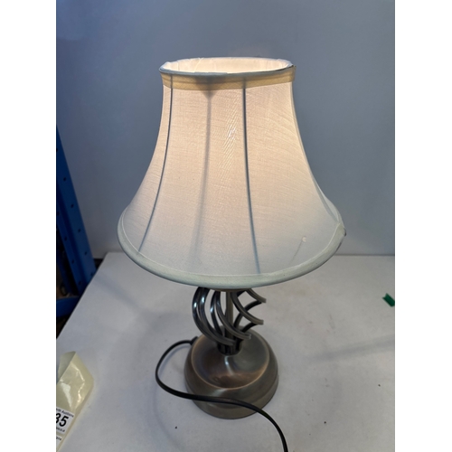 135 - Touch table lamp with a white fabric shade, functional. 3 brightnesses