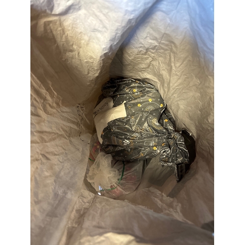 141 - Bag containing assorted Christmas decorations; condition unknown.