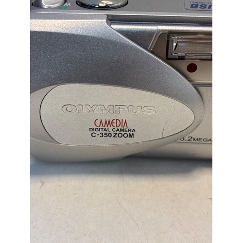 153 - Olympus Camedia C-350 Zoom digital camera, 3.2MP, silver finish.