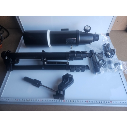 285 - Portable Telescope with Accessories. Rrp: £70+