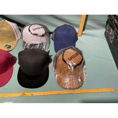 433 - 8 x New Baseball Hats