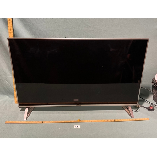 440 - Panasonic TX-40DX700B, 40 inch, 4K Ultra HD, HDR enabled smart LED TV - WORKING
No remote (not posta... 