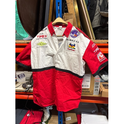 186 - Red and white short-sleeve NASCAR team shirt, size M.