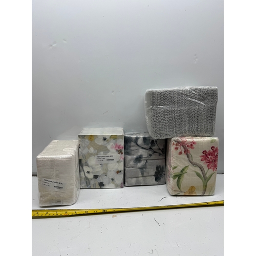 286 - Assorted Fabric Napkins & fabric Linen Bundles 200x per pack