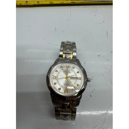 295 - Questart Men’s Quartz Wristwatch – Two-Tone Bracelet