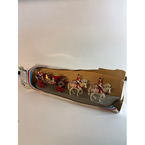36 - Die-cast corgi royal carriage with figures box damaged