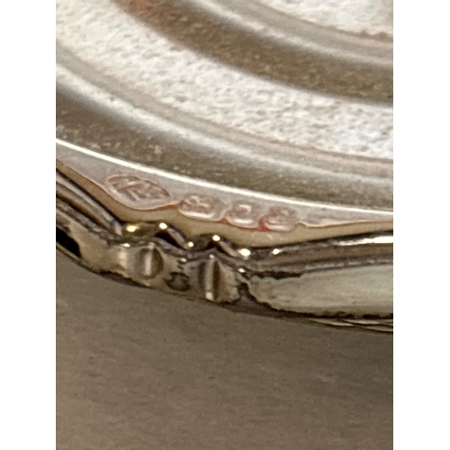 49 - Sterling silver compact case with engraved detail total weight 91 grams