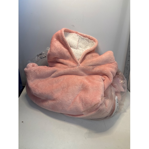 101 - Pink hooded blanket, 4XL size, soft interior.