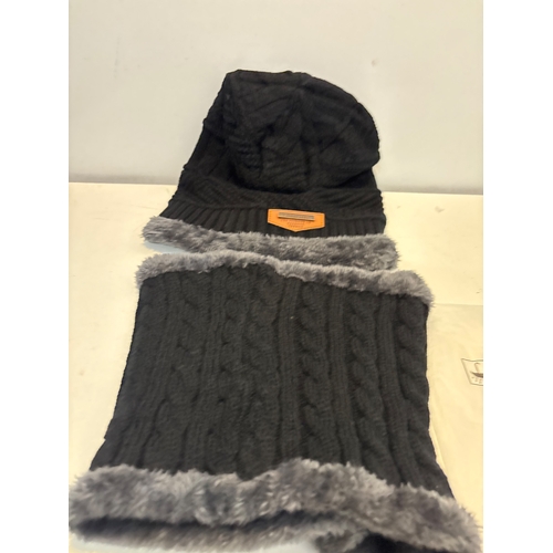 95 - Black knitted hat and scarf set with faux fur trim.