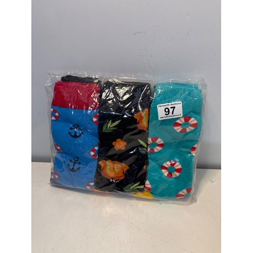 97 - 6 printed socks with various colorful designs.