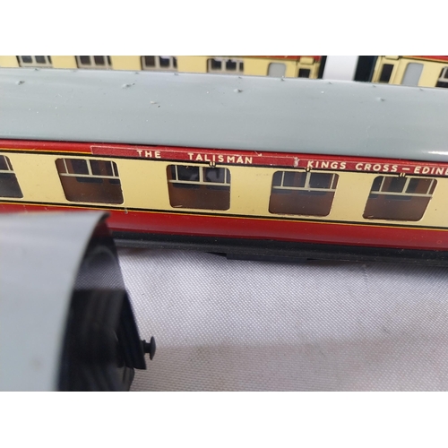 99 - 7 vintage Hornby Dublo OO Gauge tinplate railway coaches,