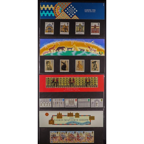 644 - GB.ELIZABETH II 1980 - 1994 PRESENTATION PACKS. A complete run beginning with 'London 1980' (PP99) a... 