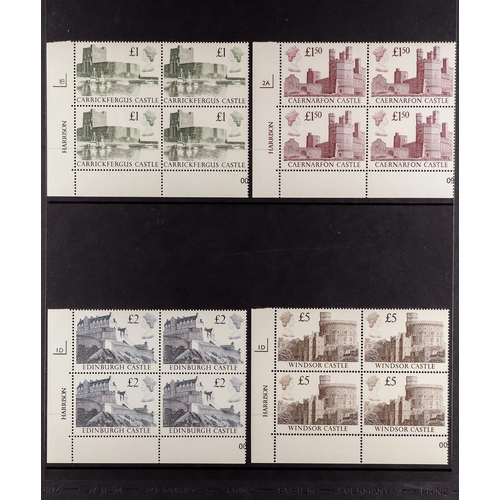 671 - GB.ELIZABETH II DECIMAL CASTLE HIGH VALUES Harrison 1988 corner block of 4 and gutter cross block of... 