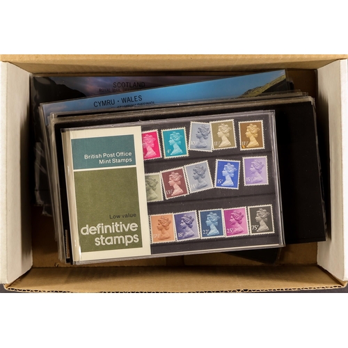 676 - GB.ELIZABETH II DEFINITIVE PRESENTATION PACKS to 2004, values to £10, Face £160+ (Qty)