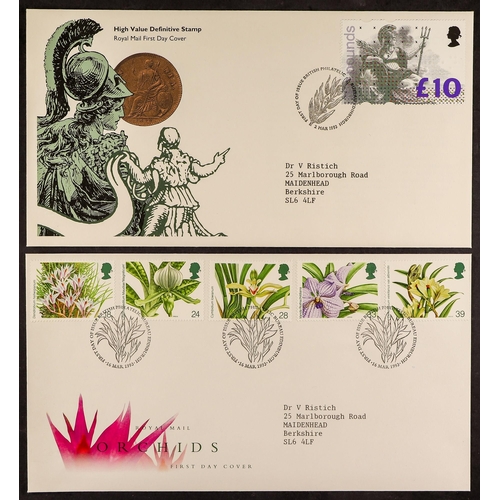 735 - GB.FIRST DAY COVERS 1959-2004 collection in three albums, mainly Bureau typed addresses, some Defini... 