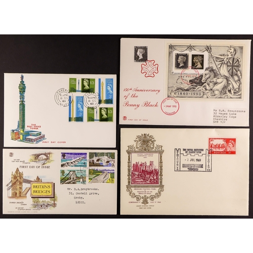 736 - GB.FIRST DAY COVERS 1960's - 90's WHICH INCLUDES MILITARY COVERS AND EXHIBITION CARDS. A small lot o... 