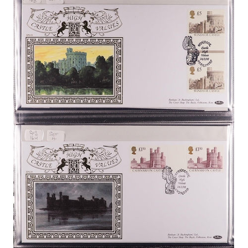 748 - GB.FIRST DAY COVERS BENHAM GOLD SERIES COVERS 1986-2001 in three Benham albums, SpG01-45 incl. Castl... 