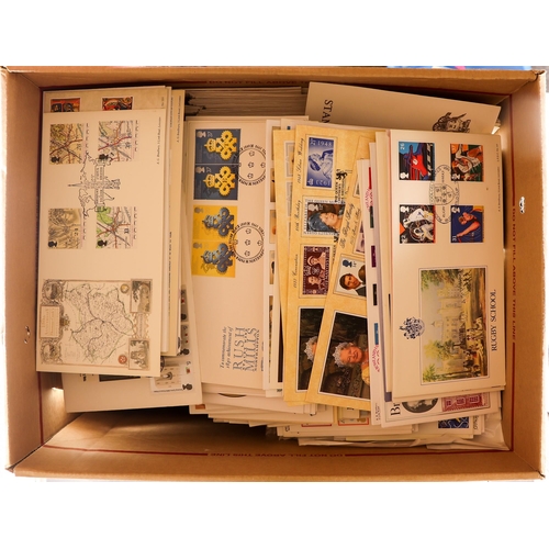 753 - GB.FIRST DAY COVERS LARGE ACCUMULATION of loose covers in two large boxes, some earlier though gener... 