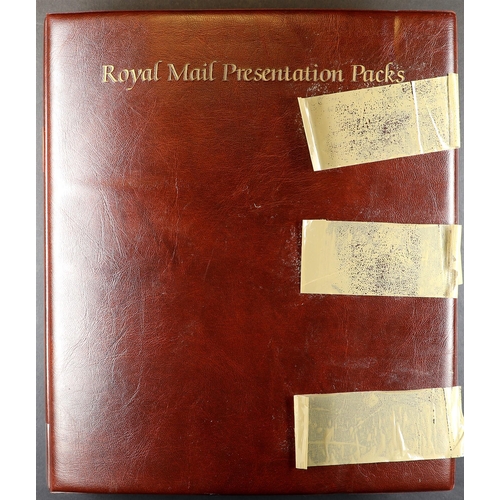 690 - GB.ELIZABETH II MINT SELECTION consisting of presentation packs and mint stamps from the 70s and 80s... 