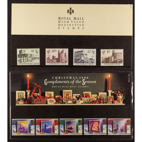 692 - GB.ELIZABETH II PRESENTATION PACKS 1982 - 2003. A complete run of commemorative packs beginning with... 