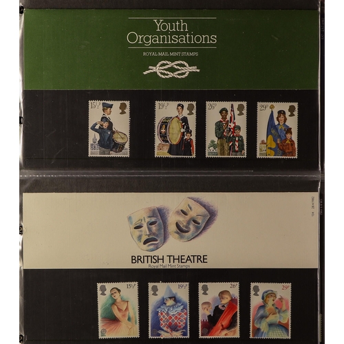 695 - GB.ELIZABETH II PRESENTATION PACKS 1980-2000 From Birds (PP97) to Life and Earth (PP275). Face value... 