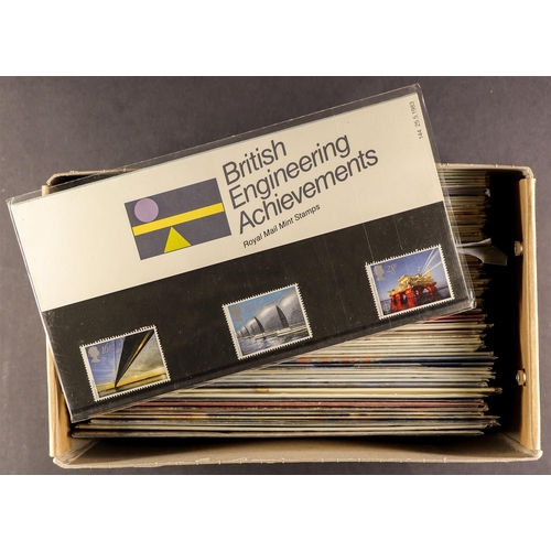 698 - GB.ELIZABETH II PRESENTATION PACKS mainly 1980's, Face £120+ (Qty)