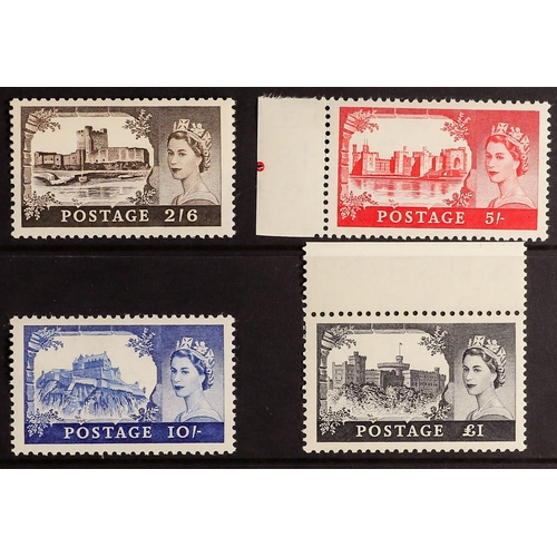 697 - GB.ELIZABETH II 1955 Waterlow Castles et, SG 536/539, never hinged mint. Cat. £250. (4 stamps)