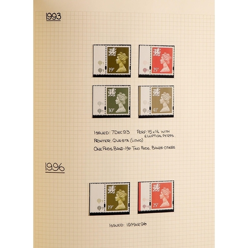 715 - GB.ELIZABETH II DEFINITIVE COLLECTION IN 3 ALBUMS with both mint and used but primarily mint. The 3 ... 