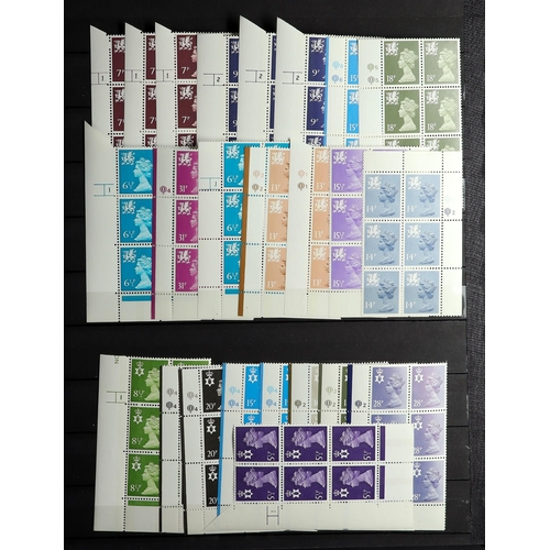 721 - GB.ELIZABETH II MACHIN CYLINDER BLOCKS a never hinged mint range with values to 50p, incl. some Regi... 