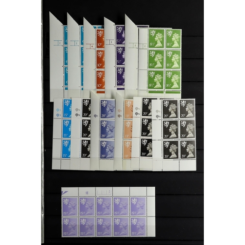 721 - GB.ELIZABETH II MACHIN CYLINDER BLOCKS a never hinged mint range with values to 50p, incl. some Regi... 