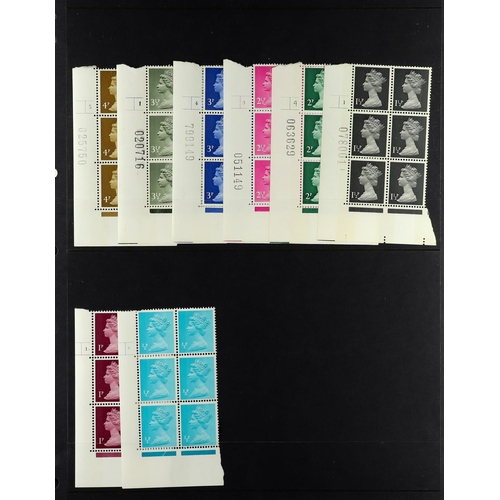 727 - GB.ELIZABETH II MINT DEFINITIVE SELECTION. Comprising of corner blocks of 6 with control numbers, in... 