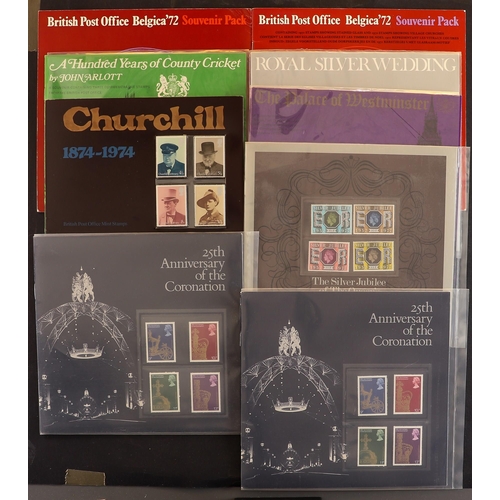 734 - GB.ELIZABETH II YEAR BOOKS, PACKS AND SPECIALS. Year Books: 1984, 1993 and 1994. Year Packs: 1975, 1... 