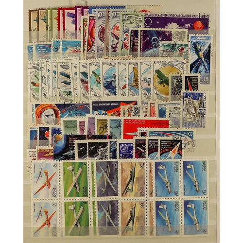 78 - COLLECTIONS & ACCUMULATIONS AIRCRAFT ON STAMPS COLLECTION ranges in a stockbook, mint, never hinged ... 