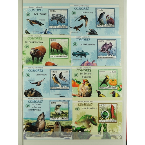 42 - COLLECTIONS & ACCUMULATIONS COMOROS ISLANDS TOPICALS, CAT 5500 ! 2009-11 miniature sheets featuring... 