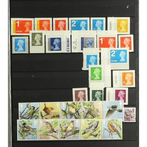 667 - GB.ELIZABETH II 1971 - 2019 MINT HOARD. A bit of everything in 2 stockbooks. Includes single stamps,... 