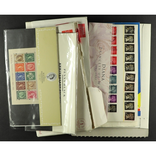 699 - GB.ELIZABETH II DECIMAL MINT ISSUES with various Year Books, packs with values to £10, booklets incl... 